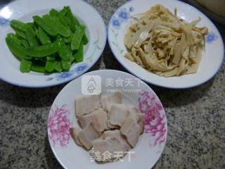 Stir-fried Bamboo Shoots with Pork Belly and Snow Peas recipe