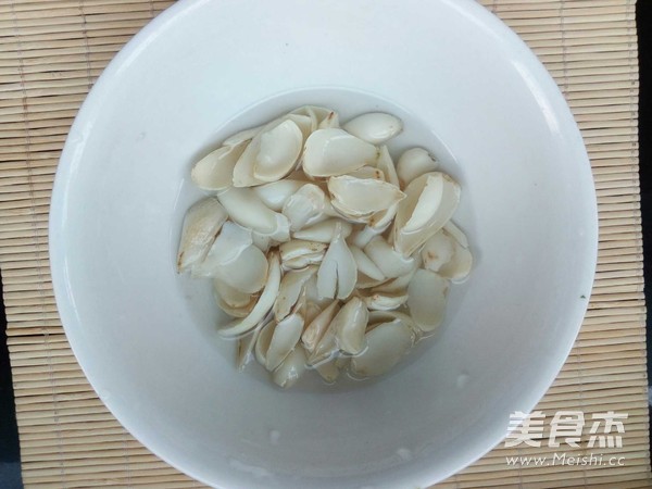 Red Dates, Yam and Lily Porridge recipe