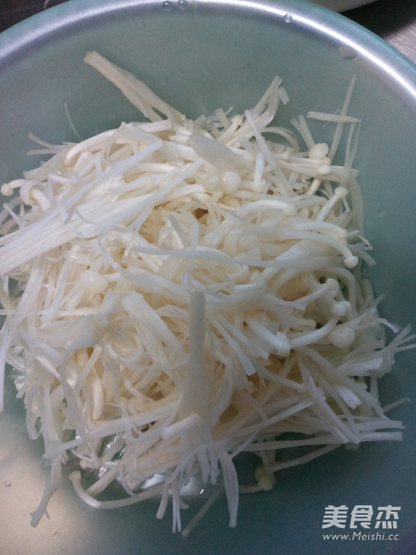 Enoki Mushroom Seafood Stewed Tofu recipe