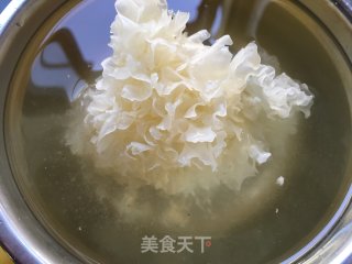 Tremella Lotus Seed Soup recipe