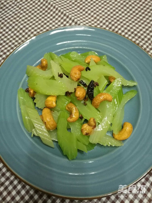 Celery and Cashew Nuts recipe