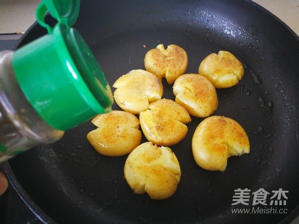 Potatoes with Fragrant Pepper and Salt recipe