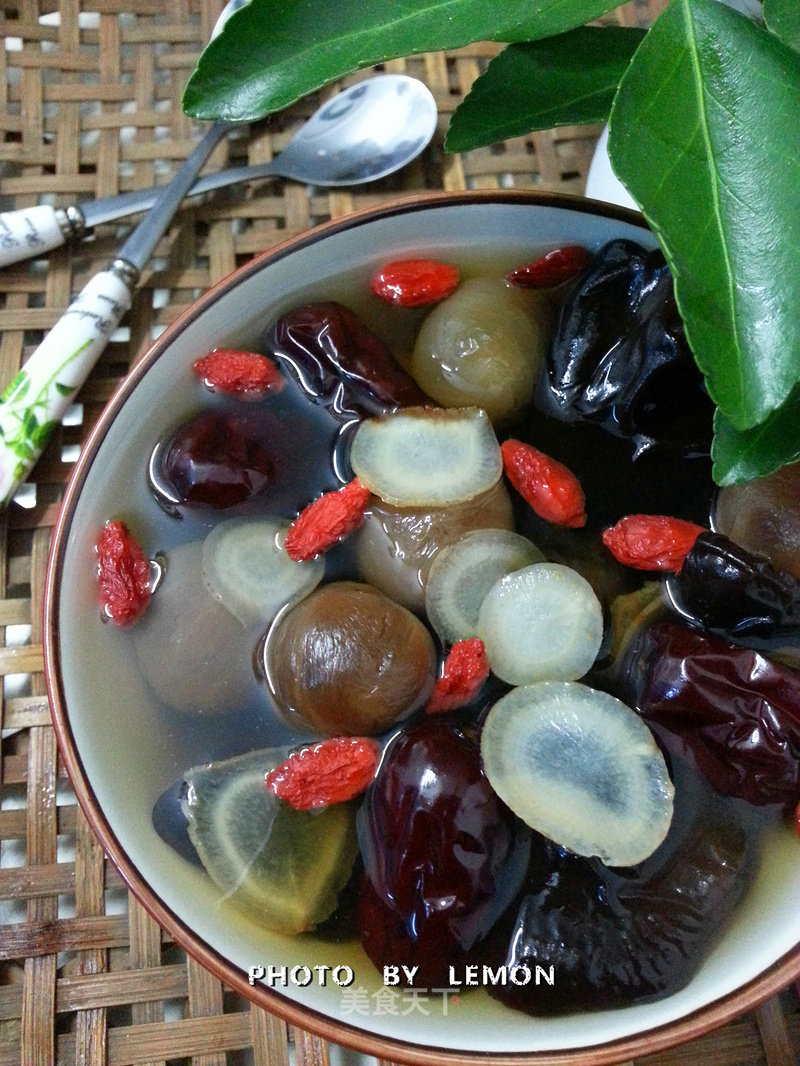 Myth of Beauty--stewed Longan with American Ginseng, Chinese Wolfberry and Red Date Soup recipe