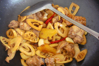 Fragrant Spicy--bamboo Shoots and Seaweed Braised Pork Ribs recipe