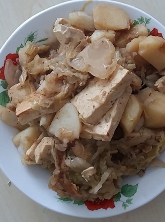 Sauerkraut with Marinated Pork in Iron Pot