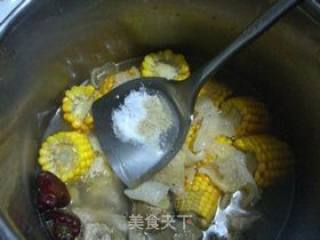 Stewed Pork Ribs with Corn Loofah recipe