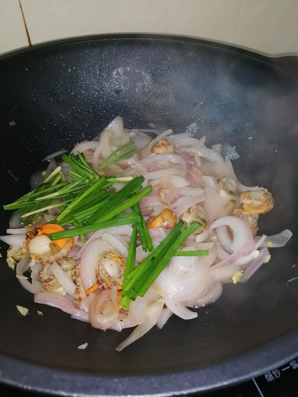Simple and Delicious~~ Fried Scallop Meat with Onion recipe
