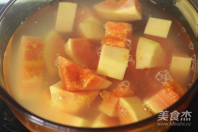 Sweet Soup with Papaya, Barley, Red Dates recipe