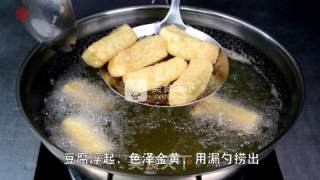 More Delicious Than Meat [river Prawn Tofu in Clay Pot] recipe