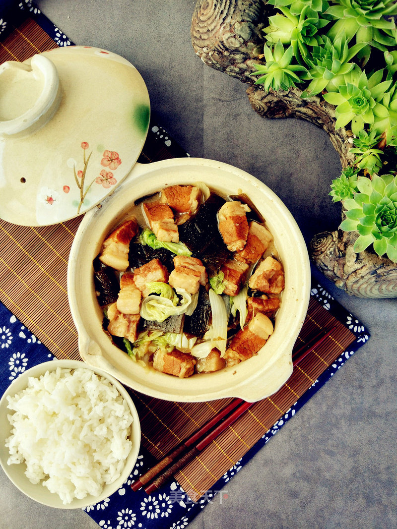 Braised Pork Belly with Cabbage and Seaweed recipe