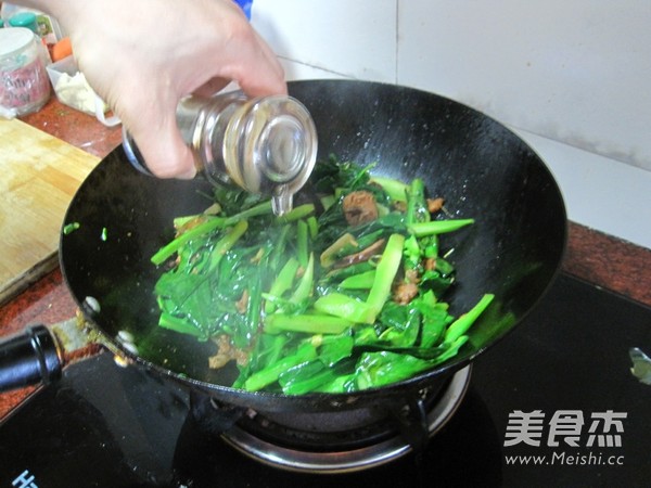 Stir-fried Kale with Spicy Sausage recipe