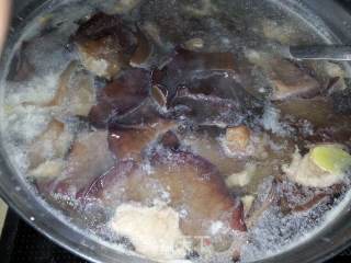 Black Fungus Lean Meat Soup recipe