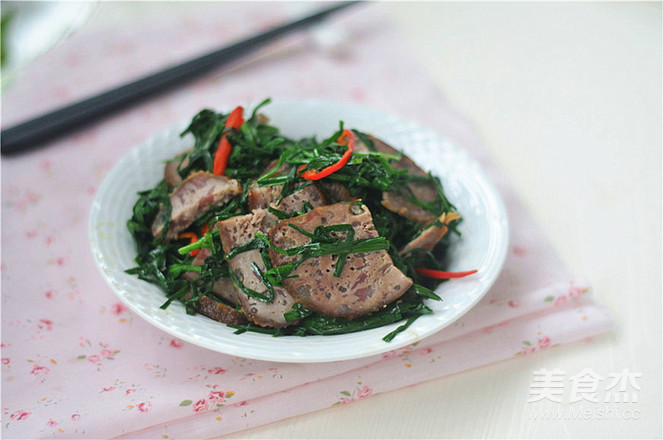 Stir-fried Pork Blood Meatballs with Leek recipe