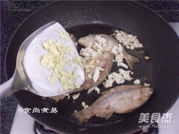 Pan-fried Dried Wild Fish recipe