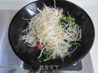 Bean Sprouts Stir-fried Dry Shreds recipe