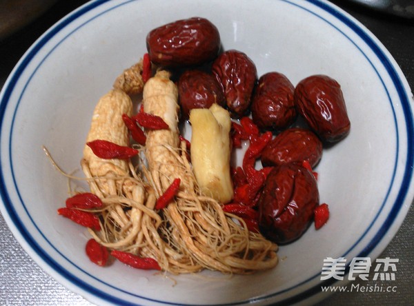 Stewed Chicken with Ginseng Pork Ribs recipe