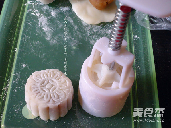 Chestnut Snowy Mooncakes recipe