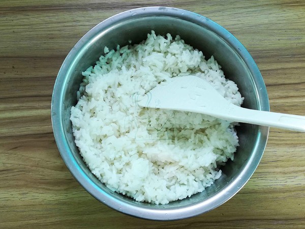 Egg Seaweed Rice Roll recipe