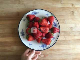 Low-fat Healthy Red Wine Strawberry Popsicle recipe