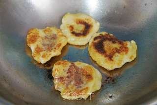 Pan Fried Sticky Bean Buns recipe