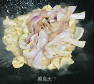 Fried Fish Maw with Onions recipe