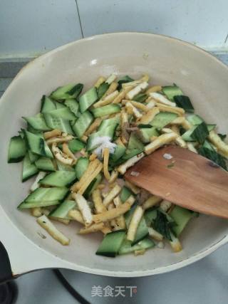 Stir-fried Cucumber with Tofu recipe