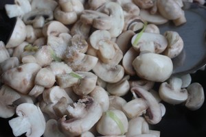 "fresh" and Delicious Simple Quick-handed Dishes-stir-fried Fresh Mushrooms recipe