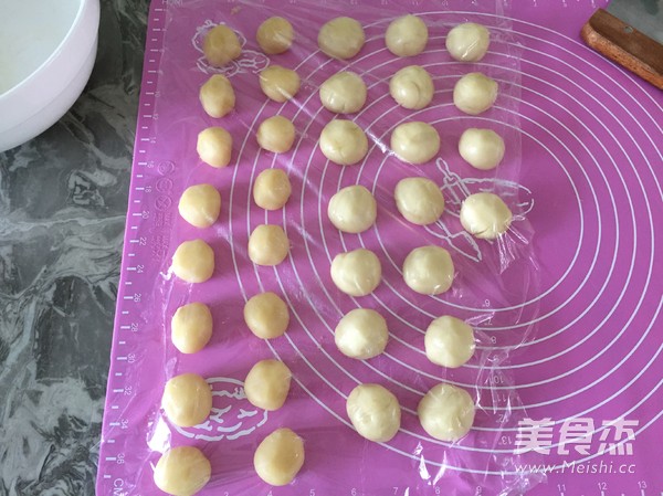 Fresh Meat and Mustard Moon Cakes recipe