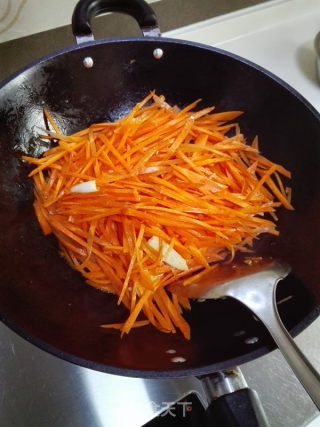 #快手懒人饭# Stir-fried Shredded Carrots with Red Miso recipe