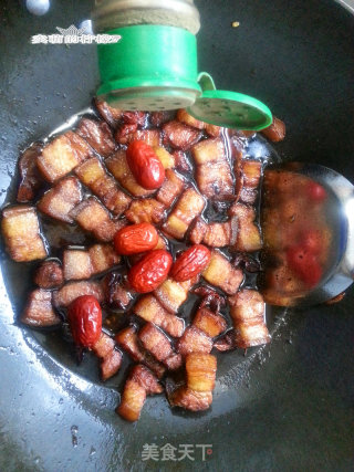 Braised Pork Belly with Red Dates recipe