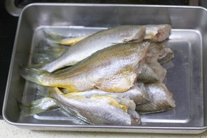 Pan Fried Small Yellow Croaker recipe