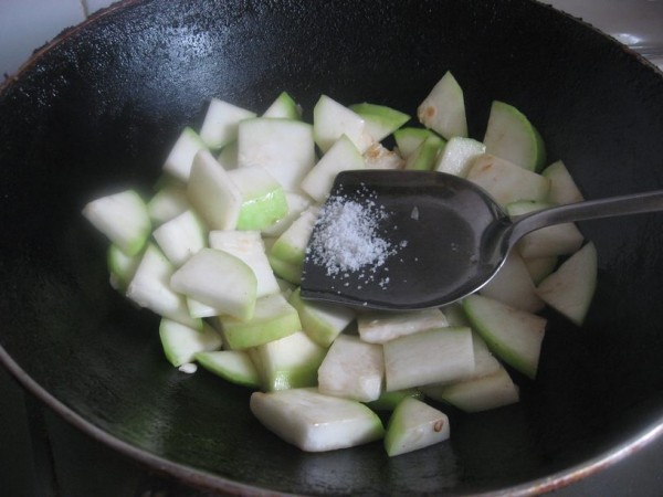 Stir-fried Gourd with Tomatoes recipe