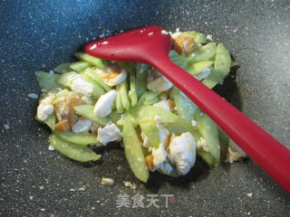 Stir-fried Cucumber with Salted Duck Eggs recipe