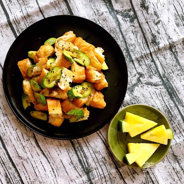 Melon Slices Mixed with Fritters recipe