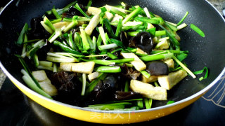 Stir-fried Tofu with Chinese Chives recipe