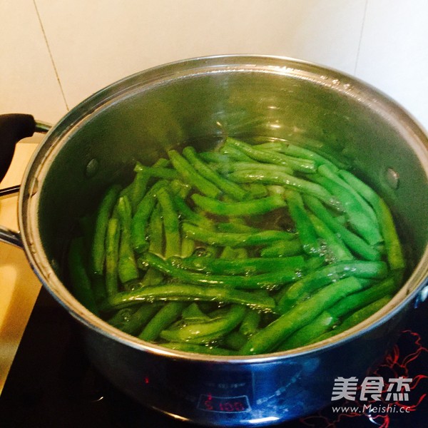 Stir-fried String Beans with Pork recipe