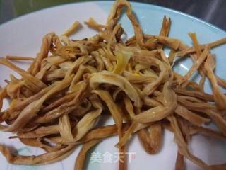 Steamed Wing Root with Fungus and Golden Needle recipe