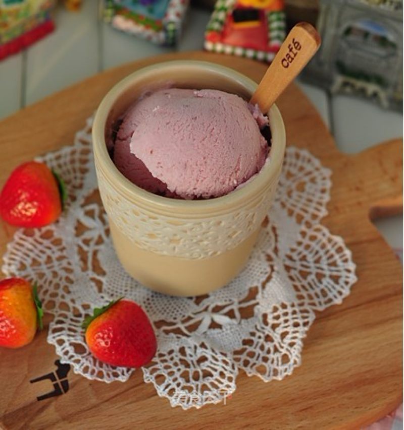 Strawberry Yogurt Ice Cream recipe