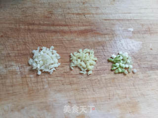 Stir-fried Enoki Mushrooms with Tomatoes recipe