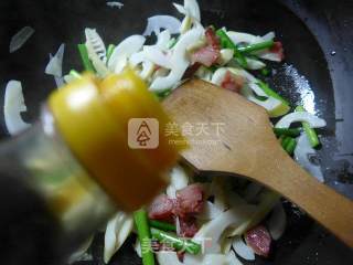 Stir-fried Lebanese with Garlic and Bacon recipe