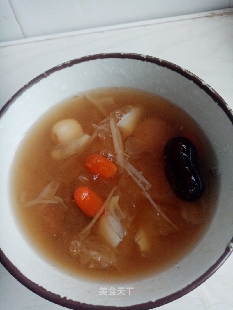 Tremella Lily and Lotus Seed Soup recipe