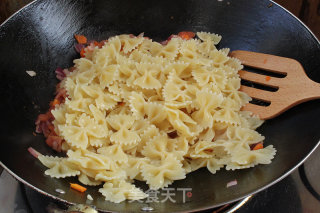 Stir-fried Spaghetti with Tomato Sauce and Bacon recipe