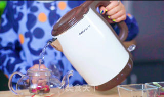 Refreshing Hand Dishes: Celery Almonds & English Black Tea recipe