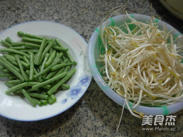 Fried Mung Bean Sprouts with Beans recipe