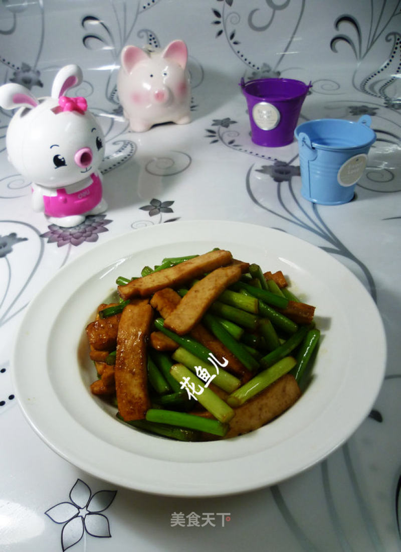 Stir-fried Dried Tofu with Garlic Sprouts