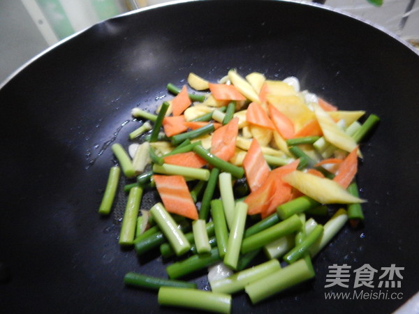 Fried Squid with Garlic Moss recipe