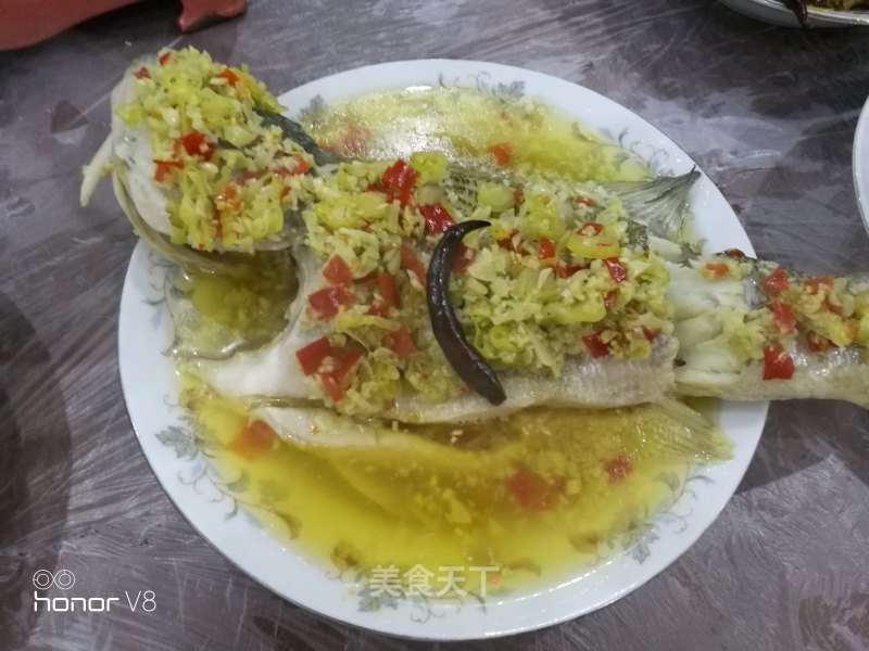 Steamed Sea Bass with Chopped Pepper and Garlic recipe