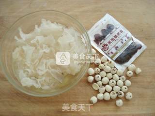 [tonze Microcomputer Water-proof Electric Cooker] Rock Sugar, White Fungus and Lotus Seed Soup recipe