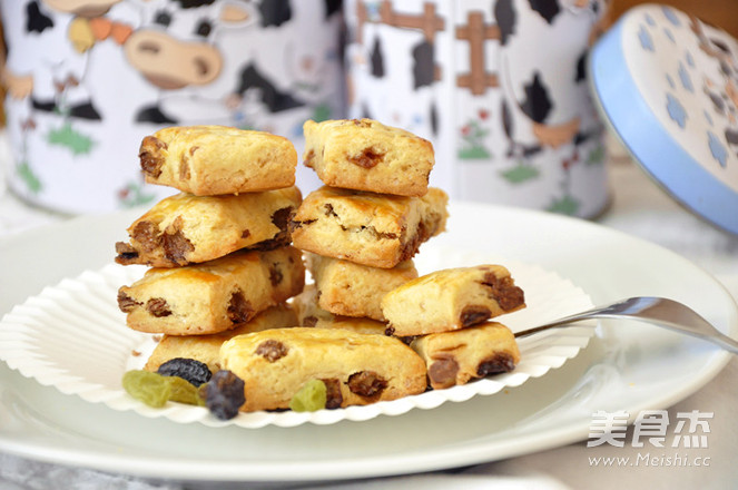 Raisin Souffle Biscuits recipe