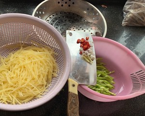 Hot and Sour Potato Shreds recipe